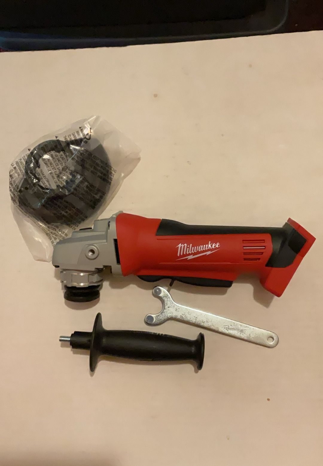 Brand New Milwaukee M18 Grinder. 110 Firme en Precio. 110 Firm on Price.
