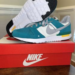 Brand new sz 10 Nike Archive 83