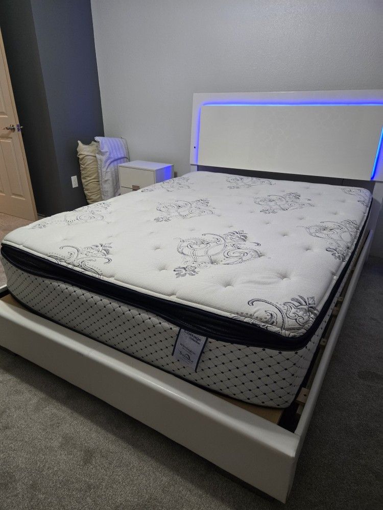 Queen Size PillowTop Mattress ONLY (Great Price) for Sale in San
