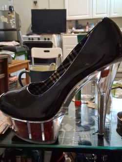 STILETTOS  BLACK PATENT LEATHER ROSES 🌹 sz9