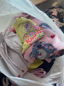 Ropa de mujer y niña** tallas S- M 4- 7 años - ZONA ALIANTE - NORTH LAS VEGAS !!