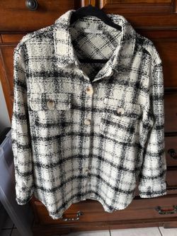 Women’s Sweater (Medium)