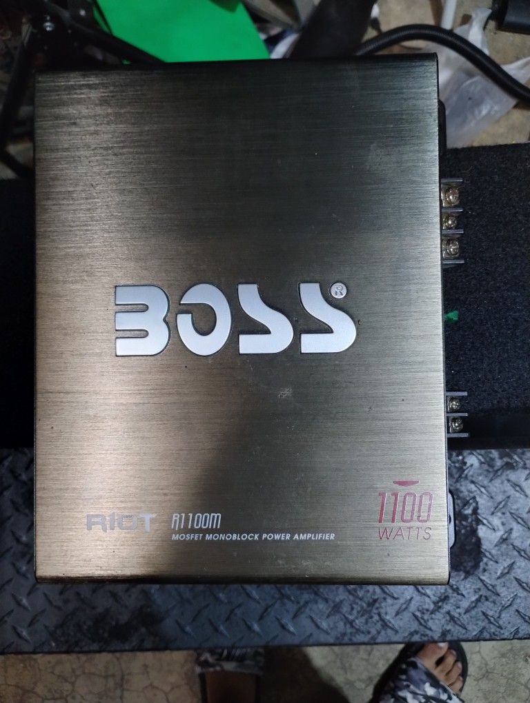 Boss Amplifier 1,000 W Monoblock