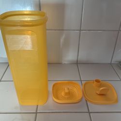 TUPPERWARE JUICE HOLDER 5772A