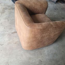 Contemporary barrel style accent chair