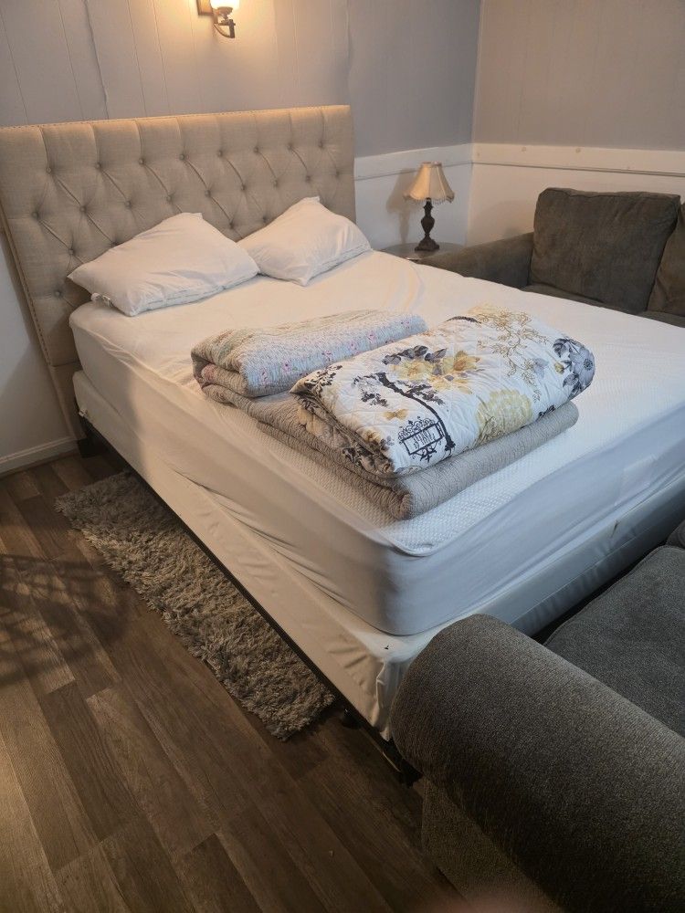 Queen Bed With Headboard Metal Frame