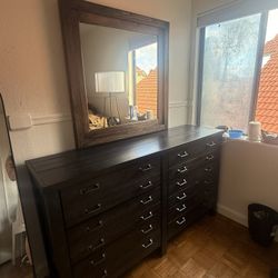 Dresser With Mirror With Night Stand 