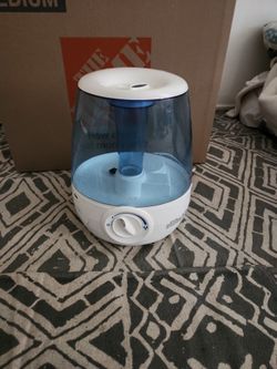 Vicks 1.2 Gallon Filter-Free Cool Mist Humidifier, 200 sq ft, Blue, V4600