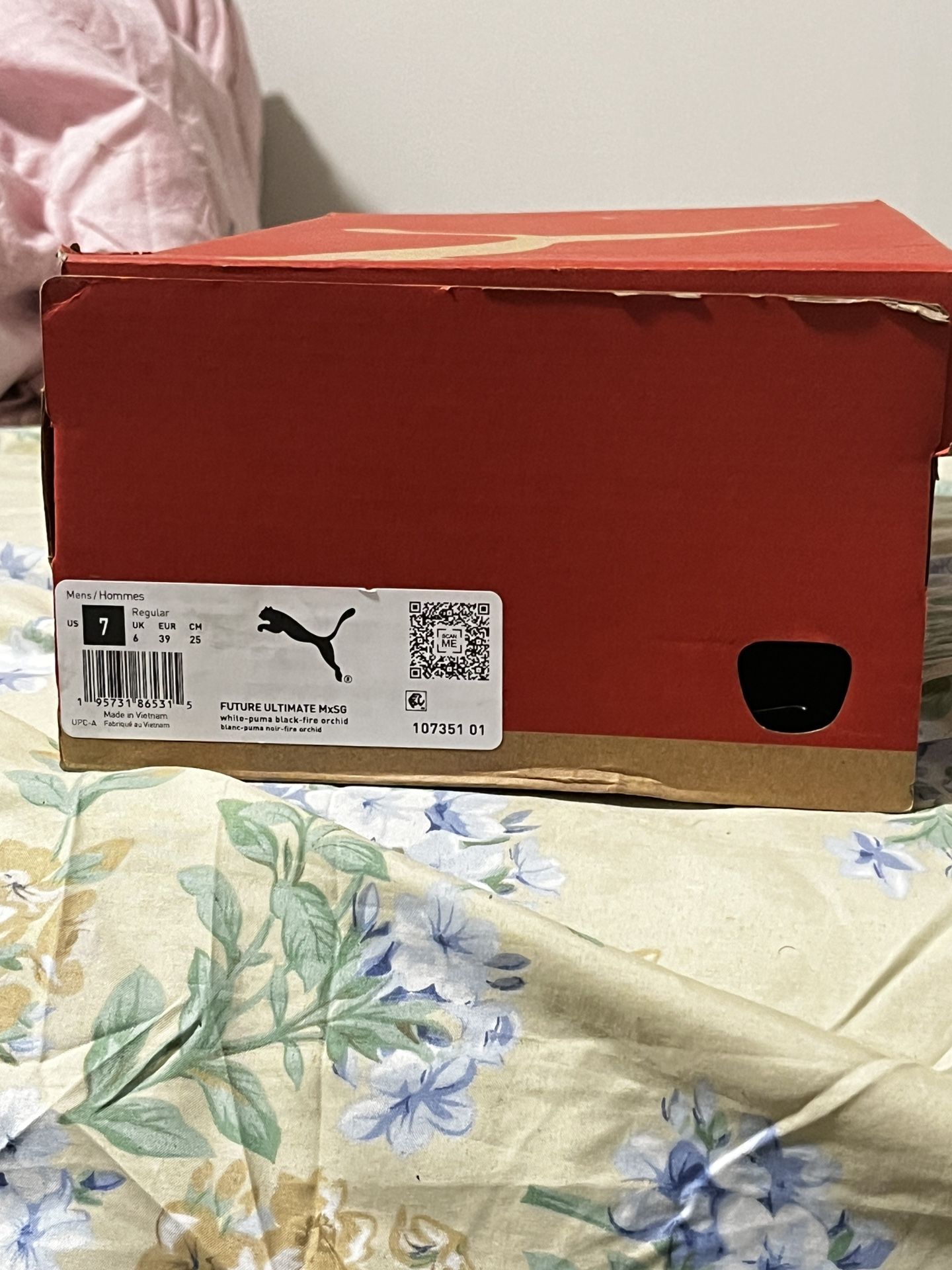 Soccer shoes