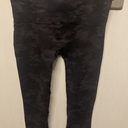 SPANX XL  Look at Me Now Seamless High-Waisted Leggings Black Camo