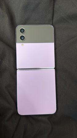 Samsung Z flip 4 (needs Screen Replacement)