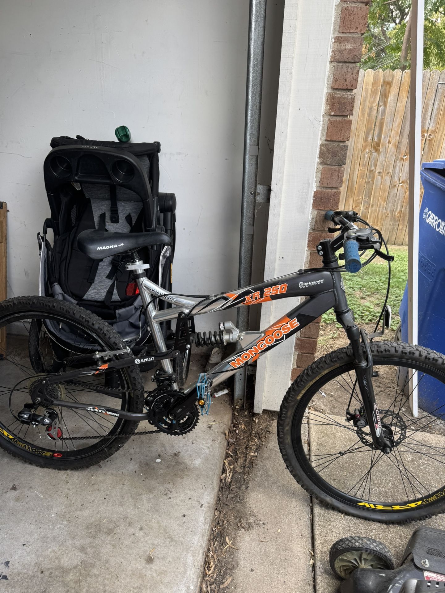 Mongoose XR250 Mountain Bike