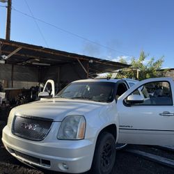 2007 GMC Yukon Denali parts Out