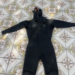 Xcel 5/4 hooded dry suit, L