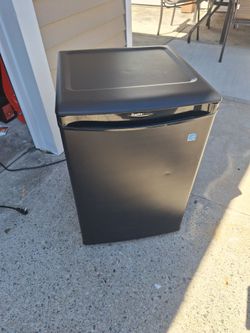Mini fridge