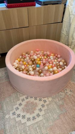 FREE: Children’s Pink Ball Pit
