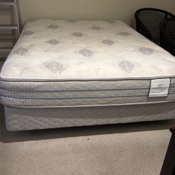 Full Size Mattress/ Bed