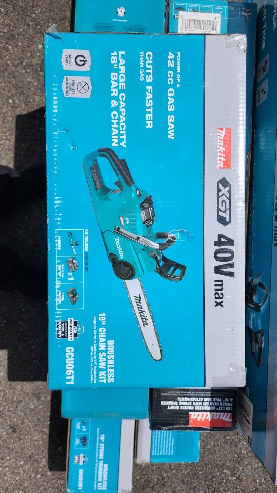 Makita CHAINSAW 40v 18in tool and battery
