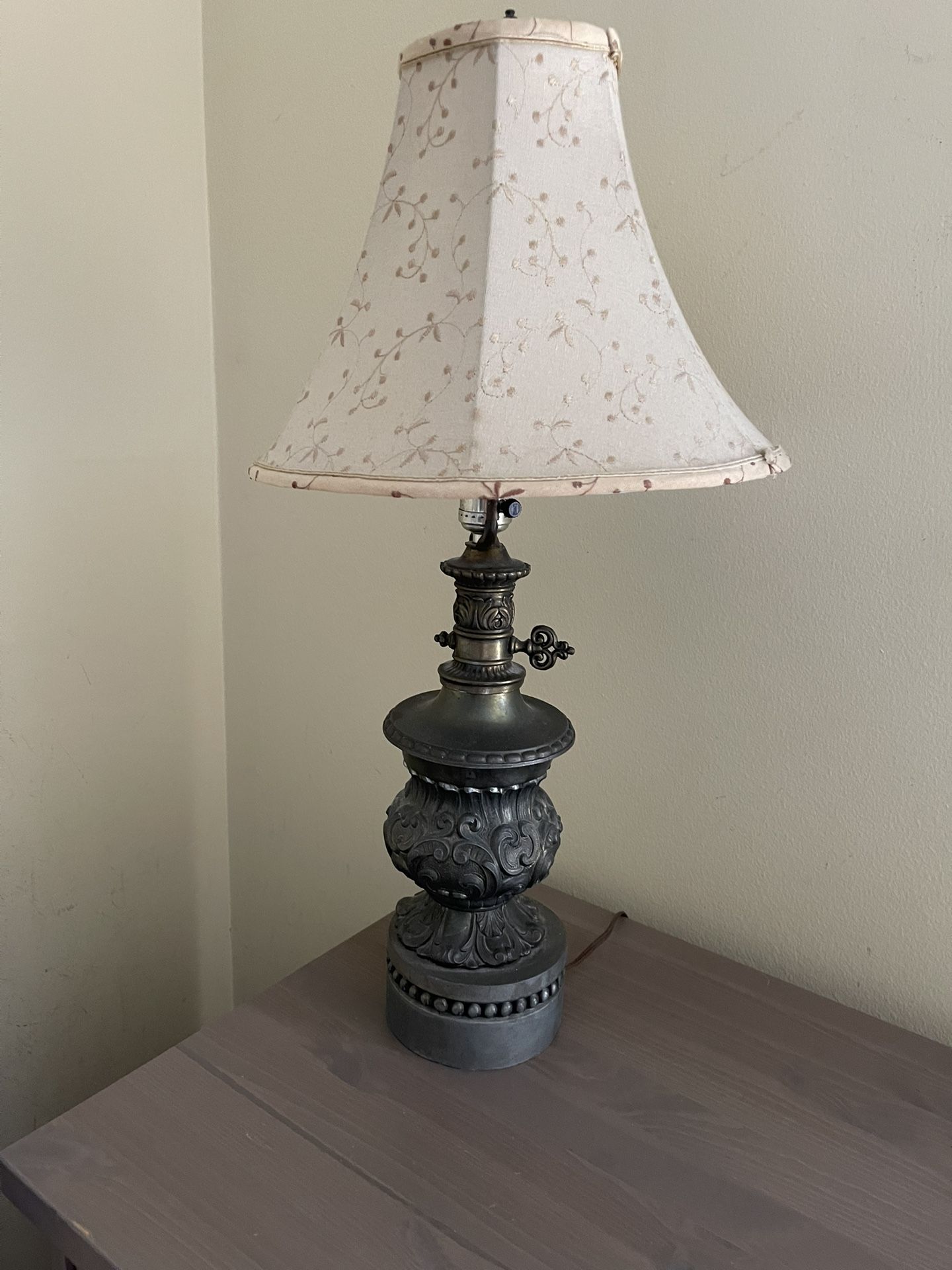 Farm house antique table lamp