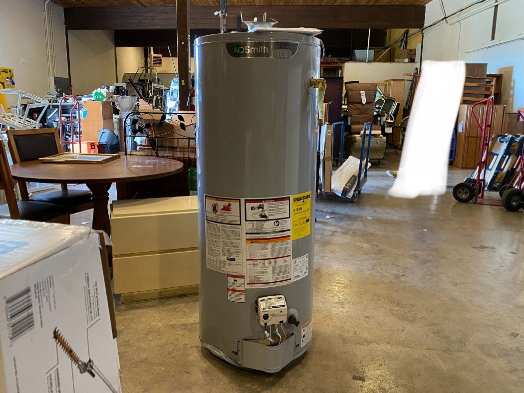 AOSMITH 50 Gal. Water Heater (G9T5040NVR 400) for Sale in Auburn, WA