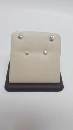DIAMOND STUDS 14K