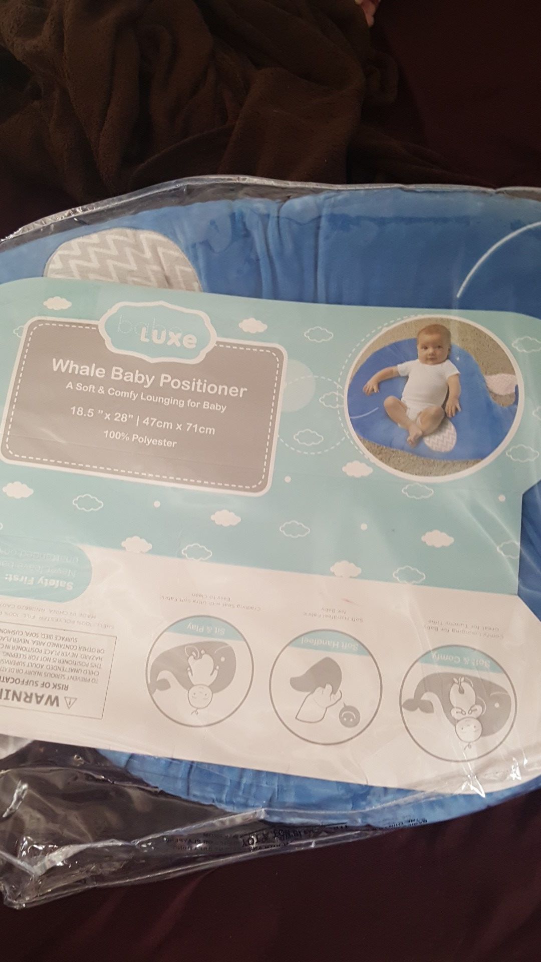 Babe luxe whale baby positioner new