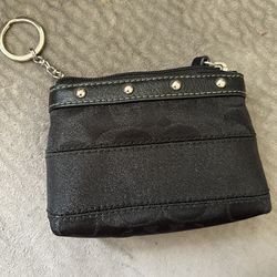 Coach Coin Purse - “LIKE NEW” - Used only once - PICKUP IN AIEA - I DON’T DELIVER