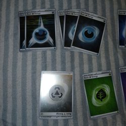30 Holo Pokémon Energy Cards