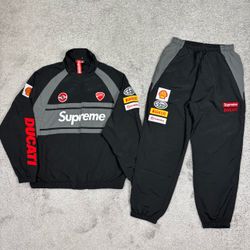 SUPREME SUIT SIZE  S-M-L-XL