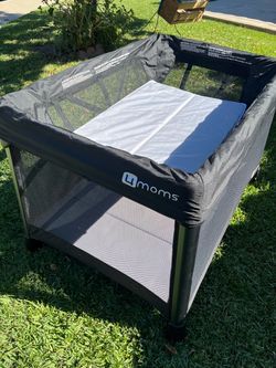 Play yard (4 moms)