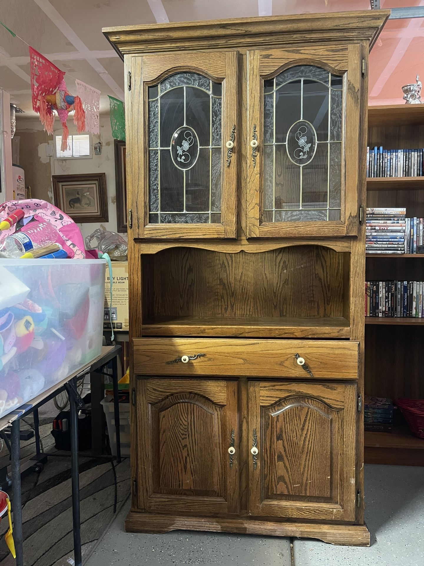 China Cabinet Hutch With Glass Doors