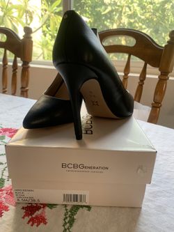 BCBG black pumps 8.5
