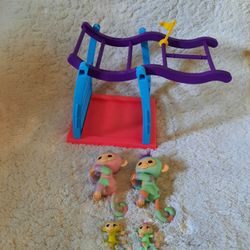 Fingerlings Playset And Figures