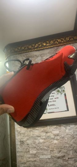 New sneakers size 7 brand new with box