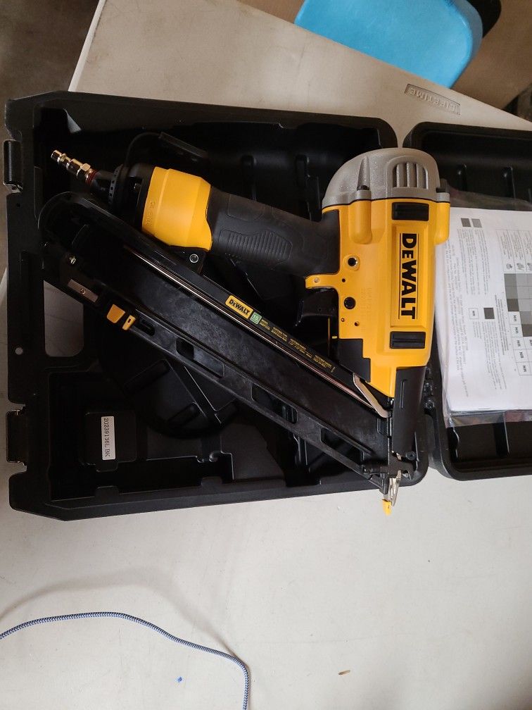 DEWALT Pneumatic 15-Gauge DA Nailer