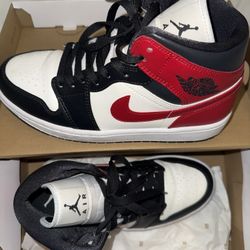 Air Jordan 1 Mid Women’s Size 8.5