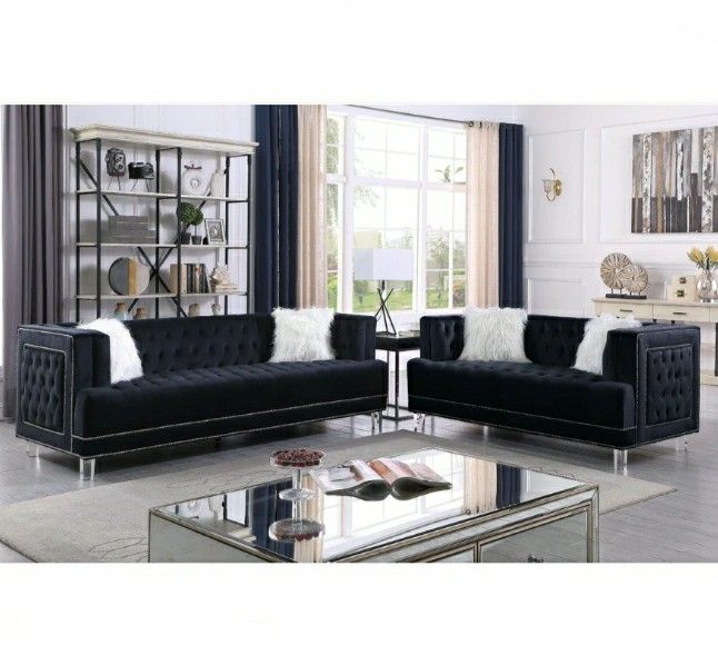 This Picture Does This Set No Justice!! Gorgeous Black Velvet Nailhead Trim Accent Tufted Acrylic Legs White Fur Pillows Included Brand New In