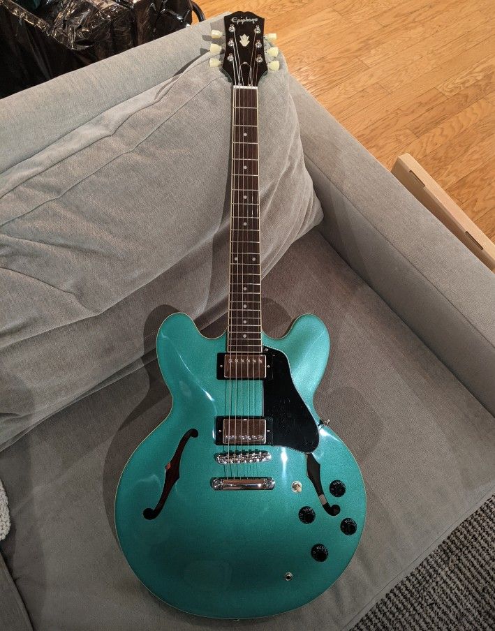 Epiphone ES-335 Traditional Pro Semi-Hollow Guitar