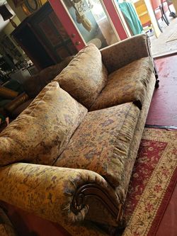 Mathis brothers couch and loveseat Hey go between 2800 well sell for 400