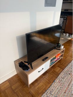 Wood TV Stand with one drawer