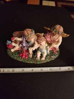 2 Cherubs with apples