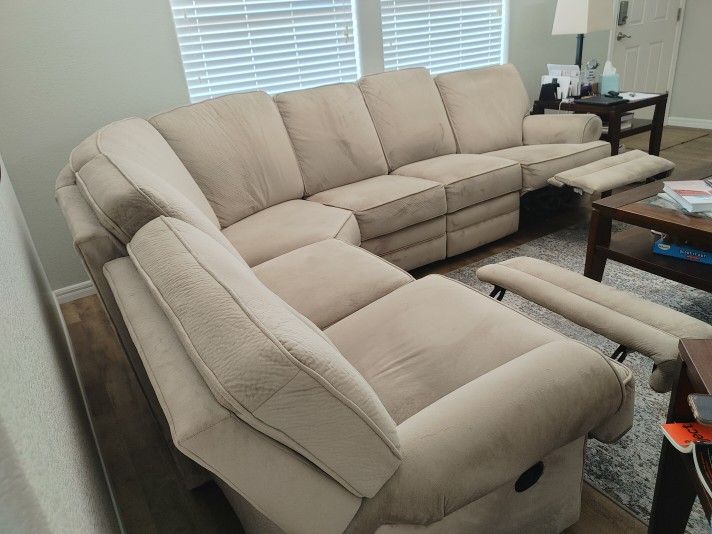 Plush sectional Sofa with end Recliners