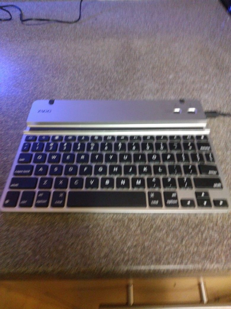 ZAGG BLUETOOTH KEYBOARD FOR IPAD