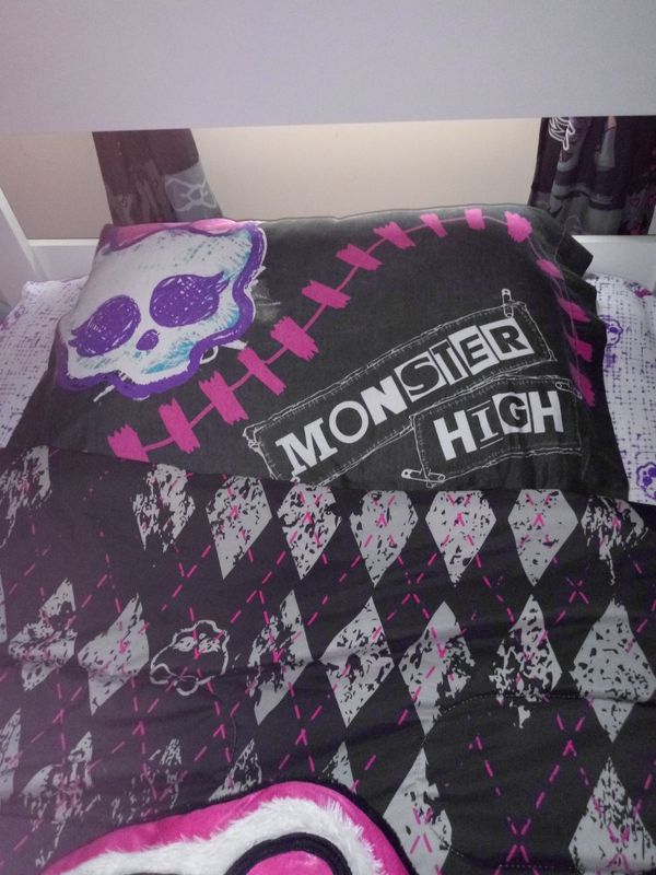 Monster High Comforter For Sale In Enola Pa Offerup