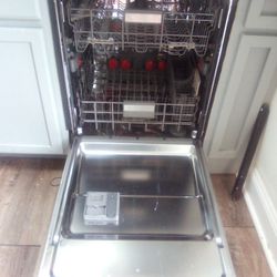 KENMORE ELITE TOUCHSCREEN DISHWASHER $100 