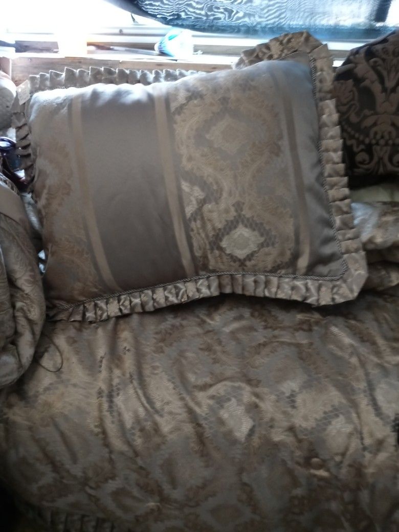 King Size Victorian Comfortors