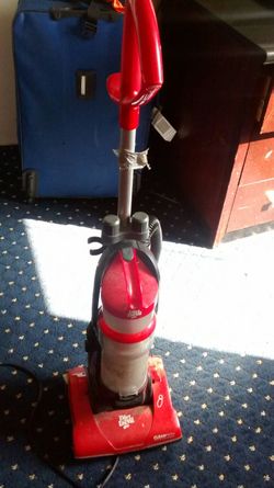 Dirt devil bagless vacuume