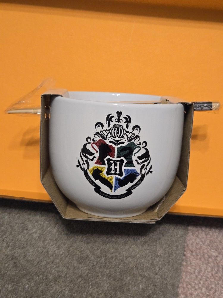 Harry Potter Ramen Bowl With Chopsticks Ceramic 16oz Hogwarts Crest