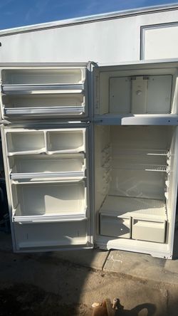 White Top-Freezer Refrigerator