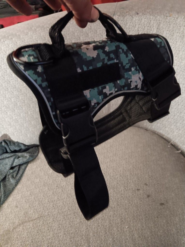 TRADE $5 DOG HARNESS FOR SALE OR TRADE FOR ANOTHER KIND . MY DOG IS TO SMALL